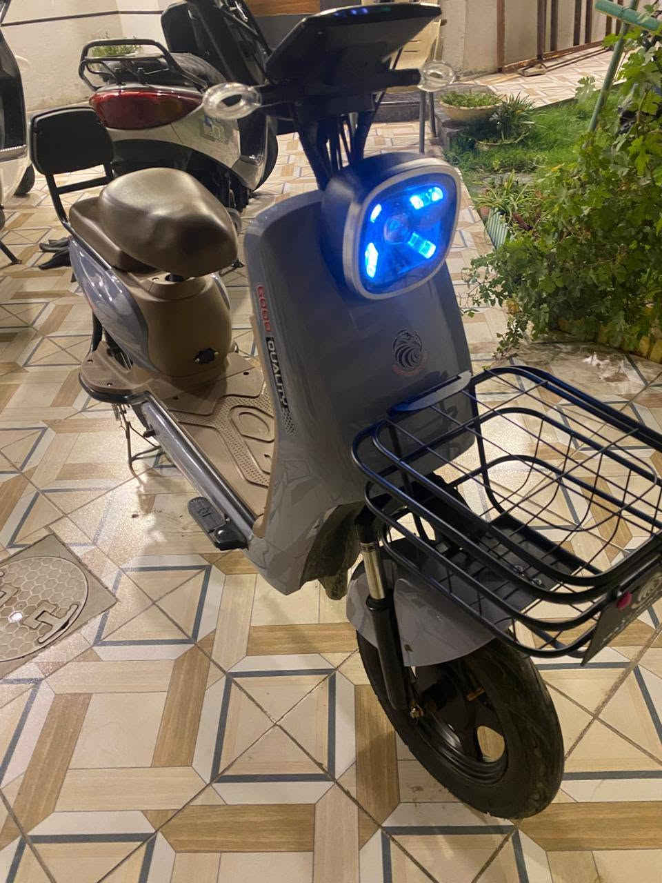 دراجة شحن 🔋⚡نفس ما موضح بالصورة 4 بطاريات دراجة جديده ما مستخدمة هواي موديل 2026 سعرها 250 الف 
للتواصل, *********** مراسله ما ارد بسرعة رمشلي اني اتصل عندي خدمة
