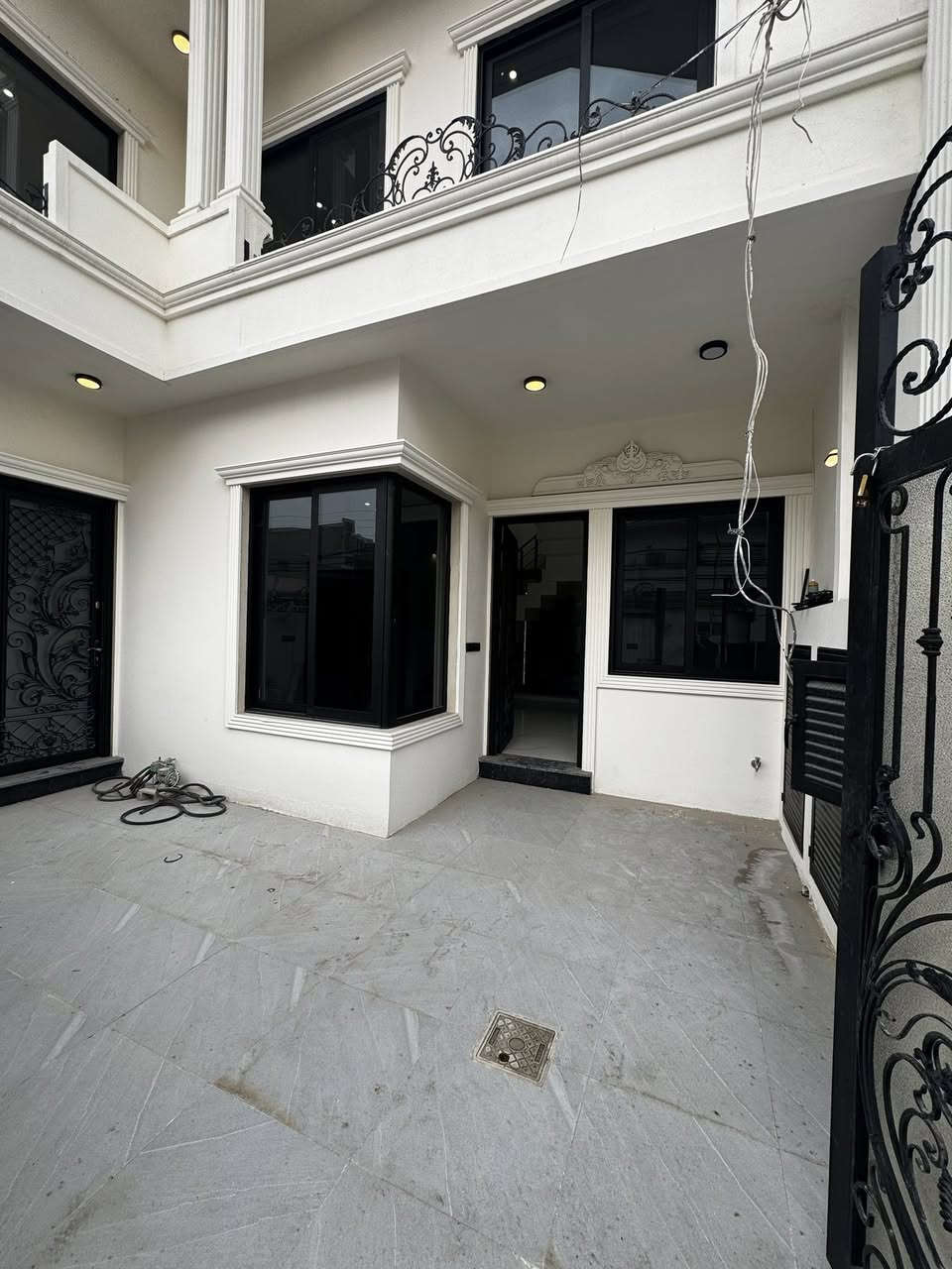 📍الموقع حي الصديق الاولى قرب سايدين طب الاسنان 

المساحة لكل دار 100 م الواجه 10 م 

↕️كل دار مكون من طابقين 

♦️الطابق الاول 

استقبال ومطبخ وهول وغرفة نوم واحدة وصحيات 

♦️الطابق الثاني 

هول وثلاثة غرف نوم وصحيات وبيتونا 

⬇️⬇️⬇️⬇️للاستفسار اتصل على الارقام ⬇️⬇️⬇️⬇️

👤فيس بوك #مكتب دلتا لتجارة العقارات 

☎️ كورك ***********

☎️ اسيا  ‭***********

📍باقي التفاصيل زورو مكتب دلتا لتجارة العقارات 

♦️سايدين الصديق  مقابل سنتر بغداد عمارة قاعة الخاتون للأعراس

⬇️ باقي العروض ومعرفة السعر 

داخل صفحة #مكتب_دلتا_لتجارة_العقارات
