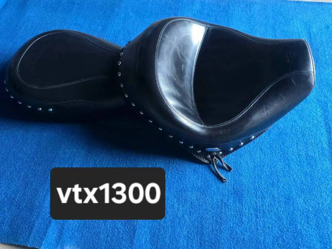 سلام عليكم
 vtx1300 دراجة كاملة تفصيخ اي شي تحتاج موجود 
اسحب صورة وراسلني 
بغداد شارع فلسطين 
***********
