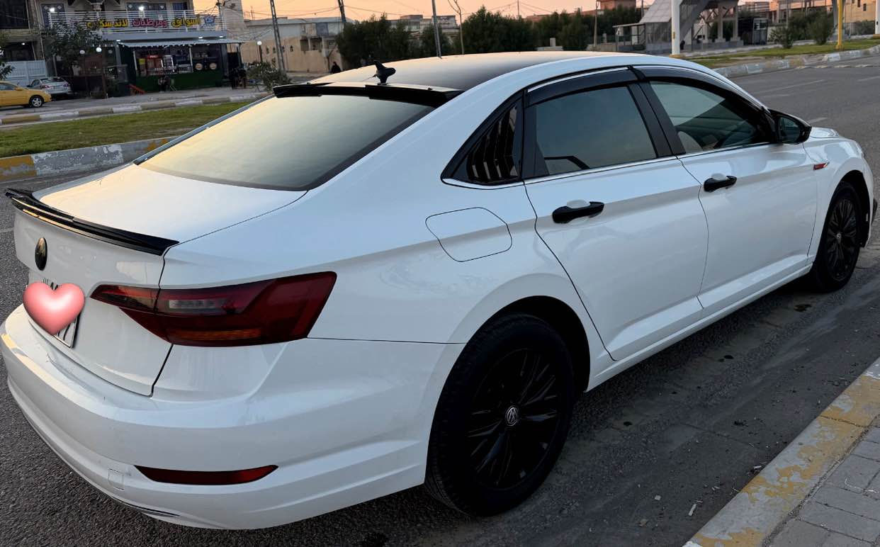 السلام عليكم  للبيع أو مراوس

فولكس واگن جيتا 2019 sport وارد الماني 

اللون ابيضّ جديده كلش 

رقم بغداد الماني جديد هزه وسنويه جديد 

تخم تاير 

عداد 260

تحكم ستيرن 

اوتو ستار

سايد بريك بصمة

شاشة +كامرة+كاربلي

لد امامي خلفي

ماشية 100im

محرك 1.4t كير اوتو 8 نمر كير محرك صدر شاصي دواخل كفالة

حادثها جاملغ وبنيد وثنين كلير 

مكانها  الأنبار _الفلوجه 

السعر 138$
*********** الفلوجة, الأنبار
