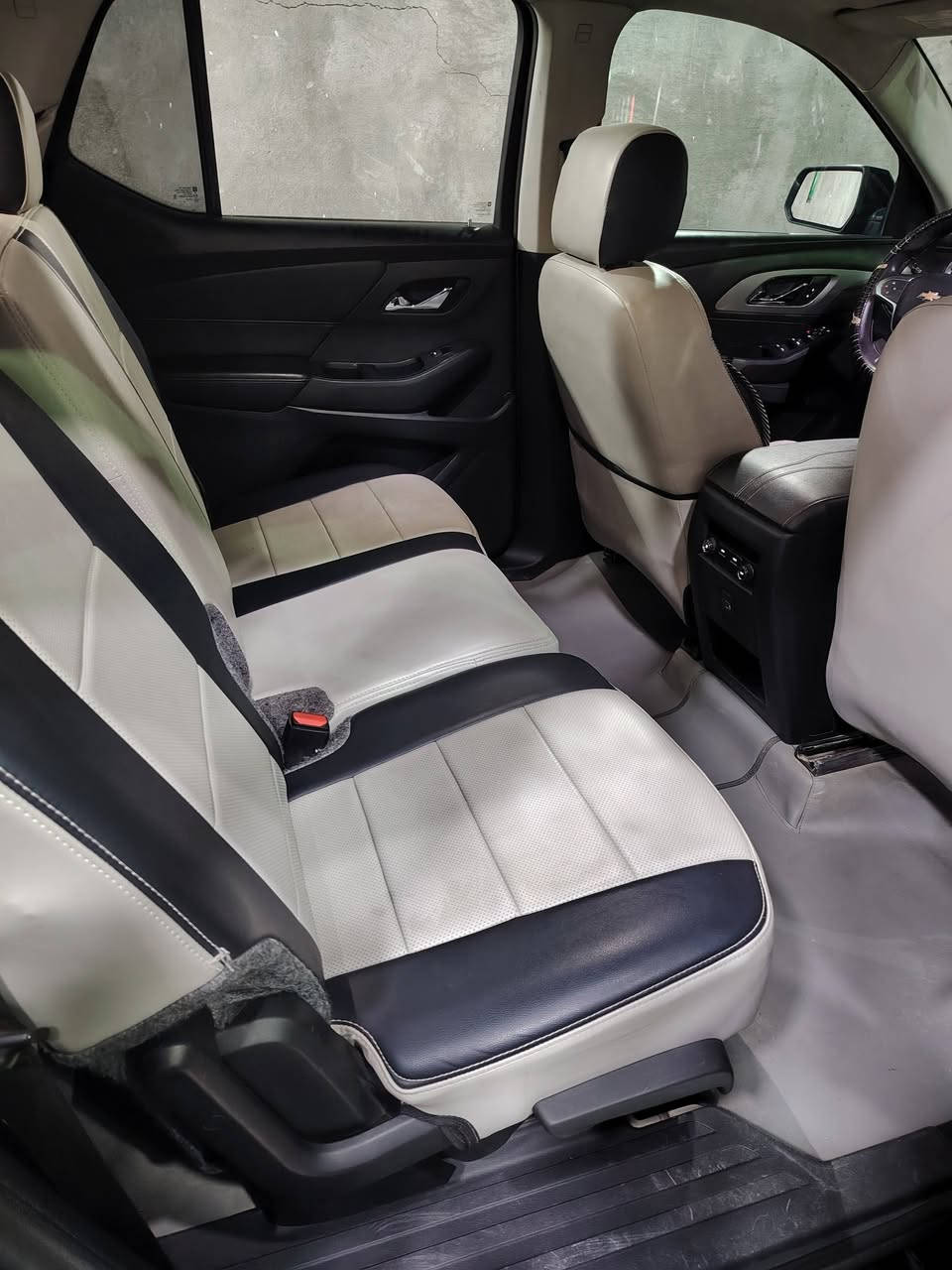 سلام عليكم سياره للبيع ترافلس مديل ٢٠٢١ وارد أمريكي حادث سياره جملغ عبري و بنيد ايرباك سليم فئهLS سياره مال بيت بيه بعض ملاحضات يحتاجله ولف حماوه وكلوب جيك انجن مشتغل لان فيشه مال حساس لكزوز مشيول سعر ٢٢٠ وبيه مجال للشراء سياره بسمي شرط تحويل ثاني يوم سنويه تنتهي ٢٠٢٨    الاتصال ***********
