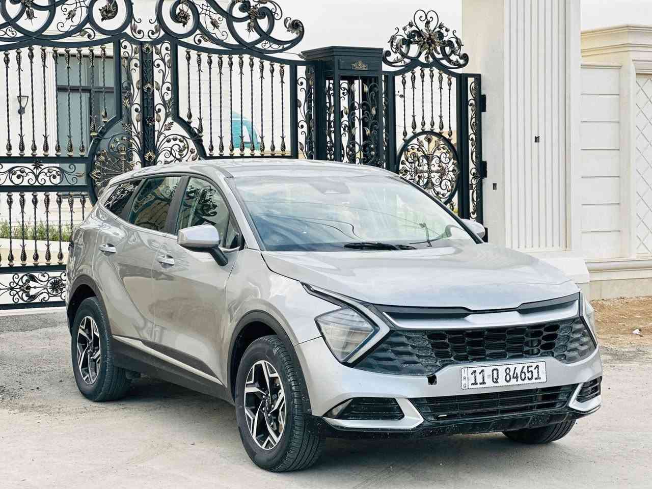 كيا سبورتج 2023 السعر 168 ورقه قفل 
وارد امريكي بانزين حادث جاملغ وبنيد فقط يعني قطعتين صبغ بدون دواخل ماشيه ٣٣ الف سياره جدا نضيفه رقم بغداد تحويل مباشر مكاني بغداد العامريه 
***********
