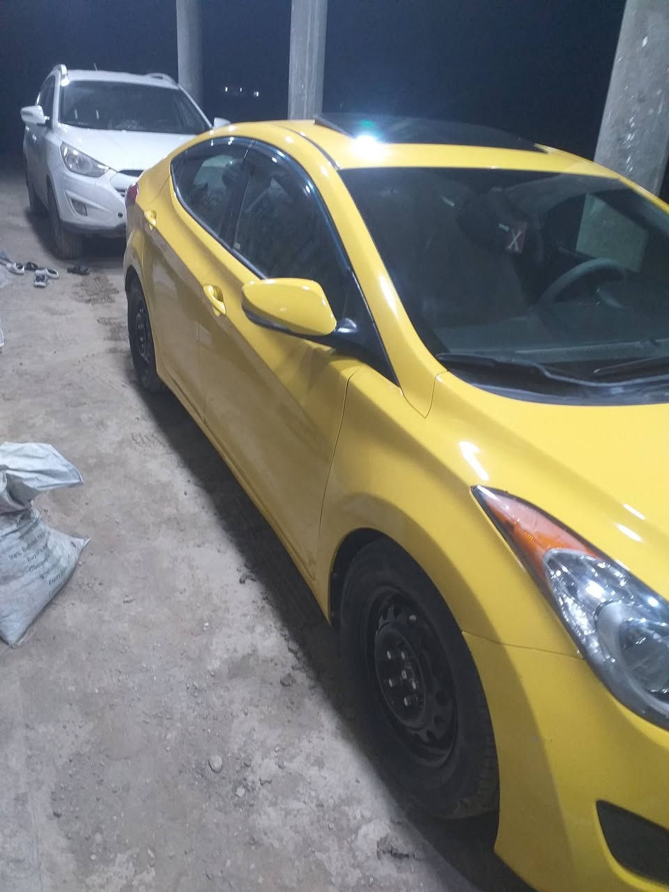 سلام عليكم من رخصة مدير الكروب المحترم النترا وارد امريكي حادث جوه البك لايت الخلفي قليل بدون دواخل بجم كبس رقم بغداد مداور ثانيوم كير مكينه مكفول تبريد ثلج حداديه تخم تاير جديد السياره فول عدهالبصمه صبغه جديده موديل ٢٠١٣ دوشمه جديده العنوان بابل ناحية النيل عارضها ١٠٢وبيها مجال ***********
