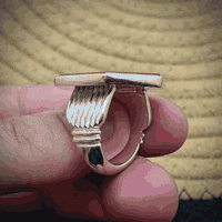 بسم الله ماشاء الله 
التحفة اليمانية عبارة عن لوحة متكاملة سبحان الله 
١- خامة من العقيق اليماني الأصيل الملكي الزعفراني حقيقة يعجز الوصف عن وصفه( تقطيع سداسي )
٢- نقش يدوي بالكامل احترافي للفنان (محمد همداني/ امضاء  رفيع ) ويسمى بخط (النسخ الكوفي المزخرف ) نقش على الحجر  (آية الكرسي كاملة) من ( اللهُ لآ أله إلّا هوَ الحيُّ القيُّوم .....الى....... هُمْ فيهَا خَالِدُون )
٣- صياغة يدوي ثقيل روعة للصائغ المبدع ( سجاد )
٤- قياس الخاتم ٢٥ 
@إشارة 
يوجد توصيل داخل بغداد ولجميع المحافظات الحبيبة 
للتواصل واتساب ***********
