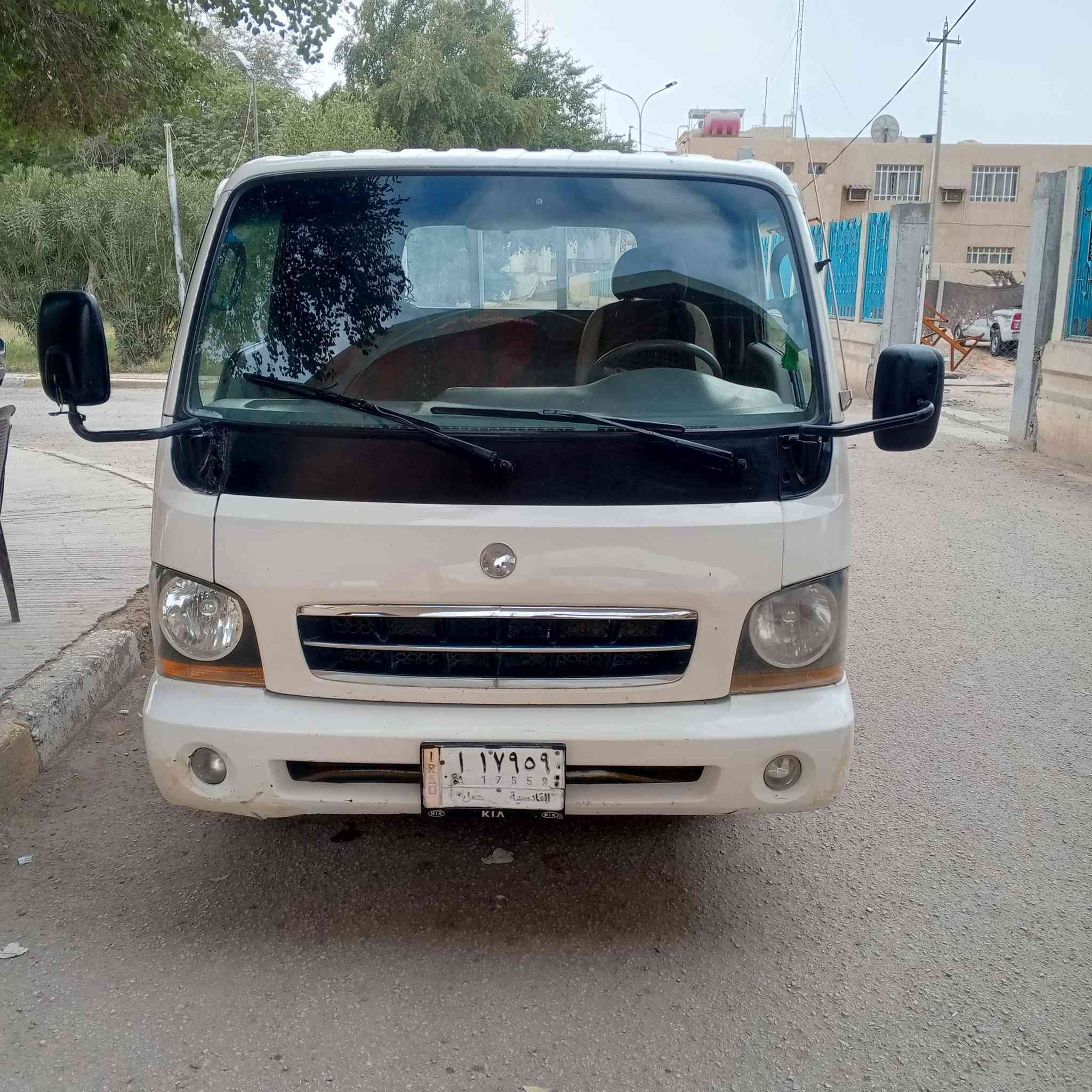 كيه ام عيون 2002مكفوله من الضربه والمعجون على واضع الشركة مكينه جديد كير جديد اكسن  جديد سنويه 28مكان النجف قضاء المشخاب الشاصي مكفول تخم تاير السعر 70وبيه مجال ***********
