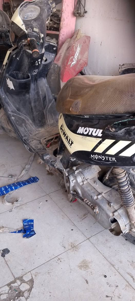 السلام عليكم دراجه ماكس قجمه البيع كوم حديد شغاله مكينته ناعمه سعره 200وبيها مجال مكاني بغداد الدوره 
***********
