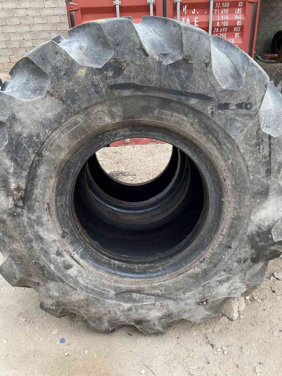 للبيع تايرات شفل حجم 23.5ع25 العدد 4تك كربلاء ***********
