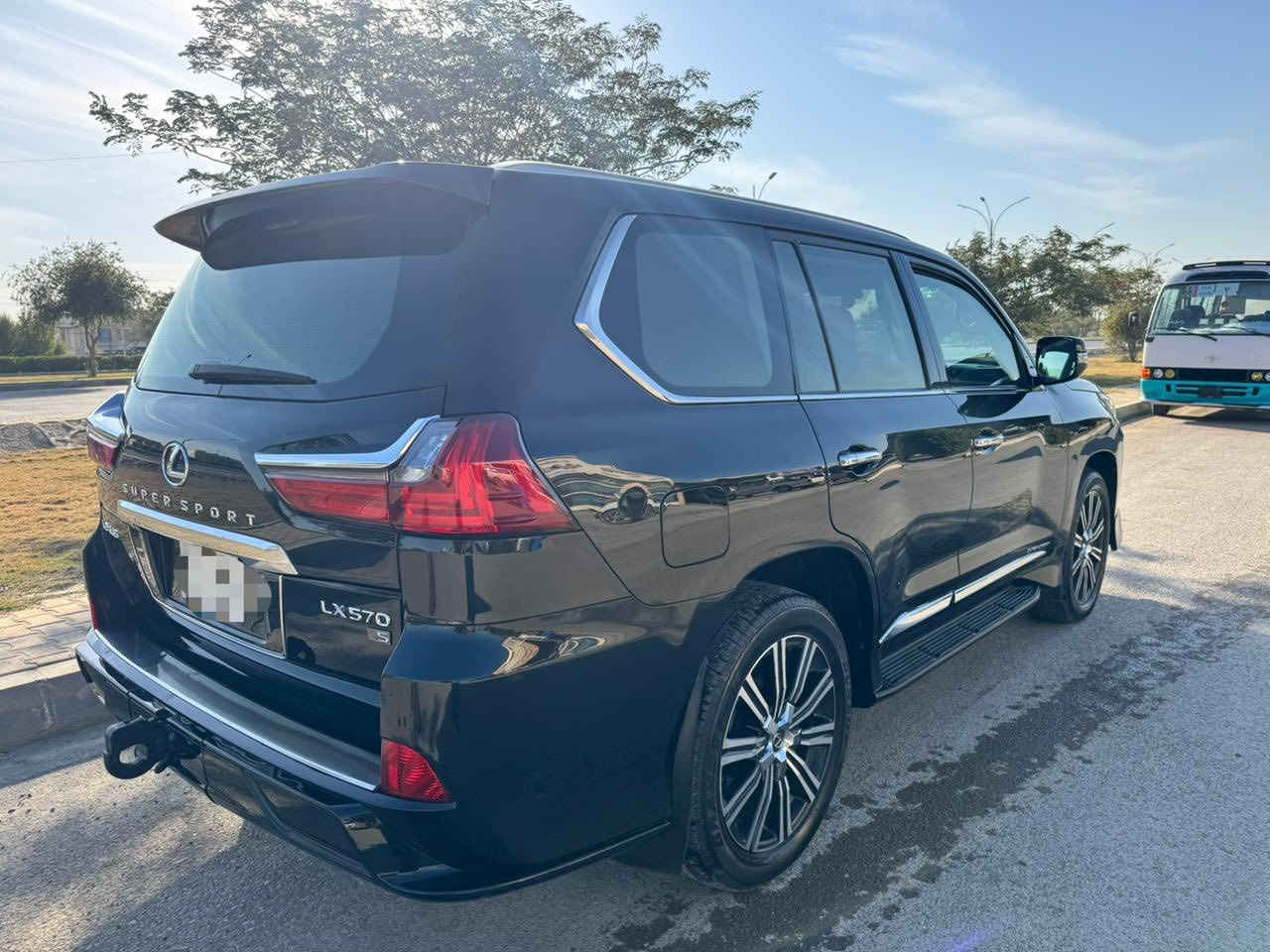 اجدد وانضف لكزس 2018 بوضع الوكالة
لكزس سبورت LX570 ( 2018 ) 

المكينة : 5700 

عداد المسافات :100,000كيلو متر حقيقي شرط

معروفة مواصفات الكزس 1/1 جكات فول الفول 

 

السيارة جديدة جدا نضافتها 100/100 بوضع الوكالة 

السيارة مكفولة كفالة عامة 

سعرها مناسب بيع 

او مراوس حسب القناعة 

تحويل ثاني يوم 

للاستفسار الاتصال على 

 ***********واتساب 

***********

اخوان فقط اتصال لو واتساب 

مكان السيارة ذي قار
