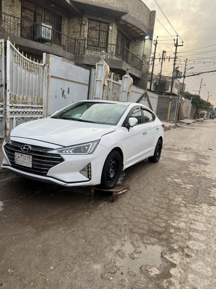 السلام علیکم
انترا خليجي موديل 2020
محرك 2000 دوش كفاله
الكير بلادي بس مفتوح مبدل دهن
بيه نص بنيد صبغ + جاملغ نص صبغ طاحت عليه سقيفه مال بيت +رصعات بالقمارة 3 ما تبين إله بسونار و تمسح وتركز عليهن ع ساس يكولون حالوب
بعد سياره مابيه لا صبغ لا لغد لا شاصي كلشي مابيه ***********
