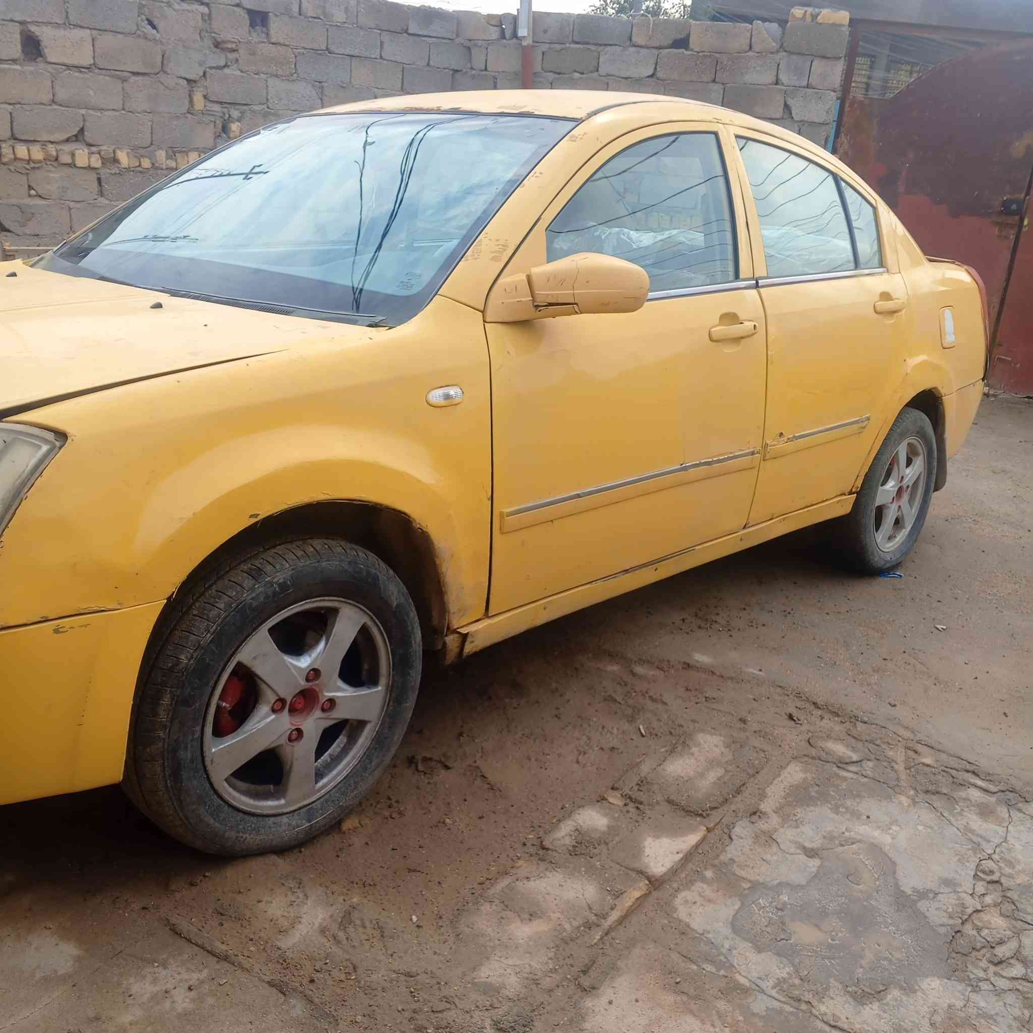 سلام عليكم سياره لبيع شيري اي فايف مكينه محوره بيكاتشو سنويه صاقطه العام مصفره هية وغرامات عد صاحبي وكاله عامه تخم تاير دواخل نضيفه  كهربائية شغاله حداديه نضيفه المكان شطره السعر 25 وبيه مجال *********** او مراوس
