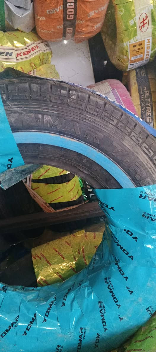 يتوفر داخل مجمعنا جميع القياسات وبأنسب الأسعار نبذه عن أسعارنا اطار750/17.5 هينو السعر 100ألف فقط للزوج 
(عليك قياس الأطار وعلينا الجوده والسعار)العنوان الشطره مقابل الملعب الرئيسي للأستفسار الأتصال على الرقم التالي ***********
