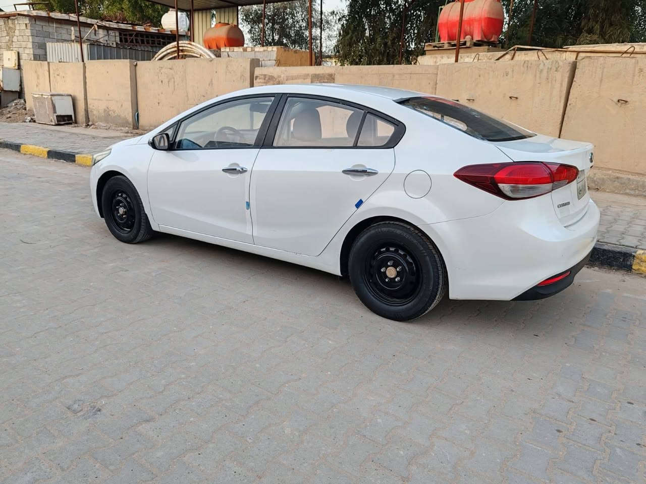 سيراتو 2017 مبدل جاملغ جهت السايق للإتصال
المكان النجف
السعر120 وبيه مجال
 ***********
