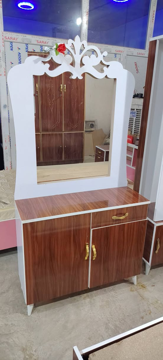 معرض رافع التميمي للاثاث المنزلي الجديد والمستخدم العنوان الحويجه فلكه شارع اطباء مقابل مجمع القادسيه
للمفروشات . . ***********.
