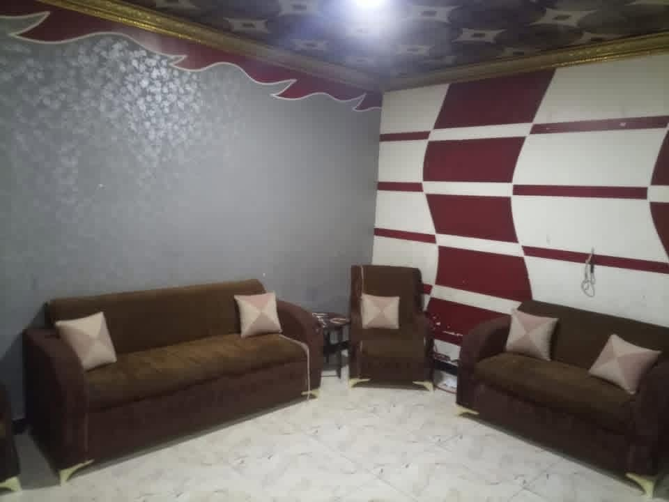 سلام عليك شباب  بيت سكن للبيع المكان كم سارة قرب خط السريع بيت ترميم جديد مساحة ١٥٠ موقع مميز مو شراي لا يخابر رقم هاتف *********** السعر 55
