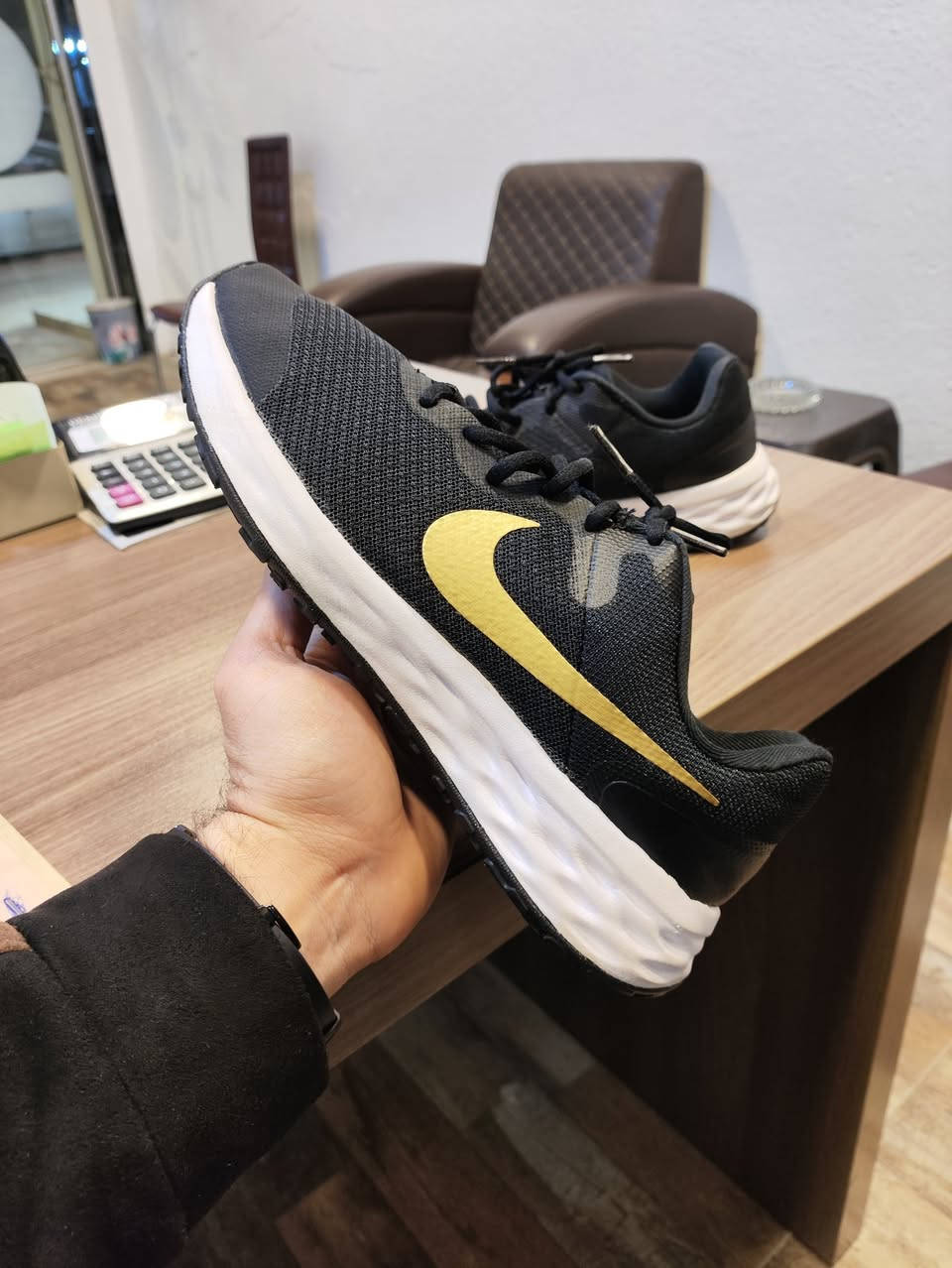 Nike Revolution 6 
باله اوريجنال %100
النظافة %100
40 القياس 
25cm طول القدم 
يتوفر توصيل 6 الاف لجميع محافظات العراق 🚙


**إذا كنت صاحب هذا الإعلان وتريد حذفه لأي سبب، رجاءا أرسل رسالة إلى الدعم الفني**