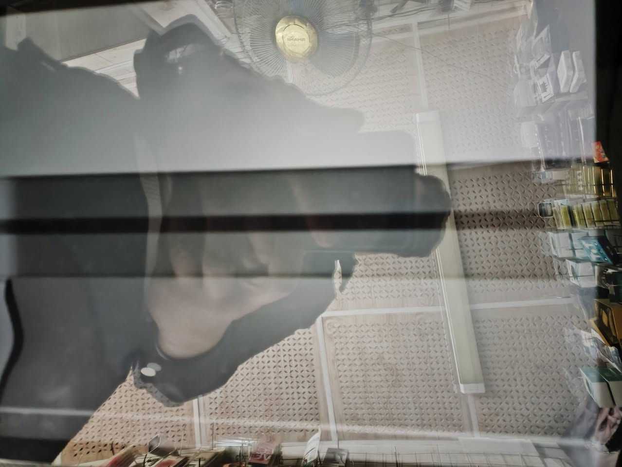 مكلفه بل نشر ايباد تسعه ذاكره 256 باطاريه 86 حسابه ورمزه موجودات عوزه بس شاشه رقم اتصال ***********
