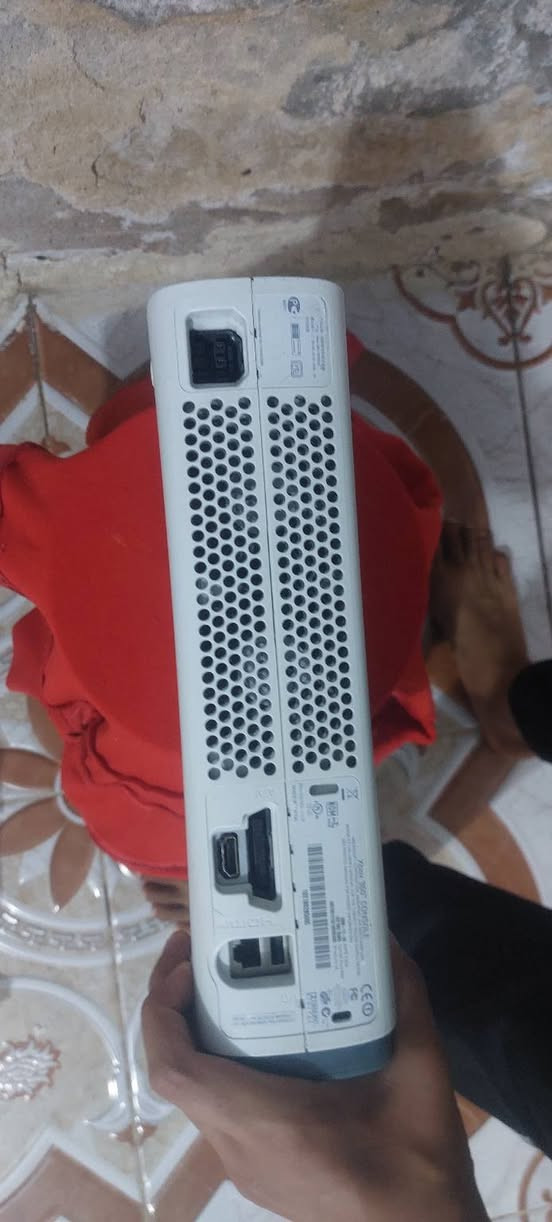 اكس بوكس 360 فات ابيض فول 🔥✅

مع يددتين واير بلون اسود اصليات🔥

مع محوله اصليه ✅

يحمل الجهاز 32 لعبه من اشهر الالعاب على الاكس بوكس 360✅🔥

(👌السعر صدمه ب135 وماكو ارخص من هيج)🔥✅راسلني خاص واني خادم 

(شباب فايدة المحوله اذا صار شي بالكهرباء تعطل المحوله والجهاز ما بيه شي)


**إذا كنت صاحب هذا الإعلان وتريد حذفه لأي سبب، رجاءا أرسل رسالة إلى الدعم الفني**