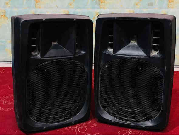 لاقطة شور مع سماعات دب عدد اربعة 4️⃣ 

اثنين حجمهن وسط السعر = 300 الف الزوج 2️⃣ 
واثنين حجمهن صغير السعر = 150 الف الزوج  2️⃣ 
ولاقطة شور استعمال قليل السعر = 125 الف 🍃 

المكان : الناصرية - حي التضحية 
للاستفسار المراسلة او الاتصال  على الرقم 
***********

والأسعار ليست نهائية 

(وضمان التشغيل لكل الأجهزة المعروضة) ناصرية
