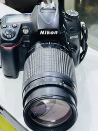 للبيع كامرا نيكون D7000 مع ملحقاتها بطاريه وجنطه وشاحنه   السعر 400  0...