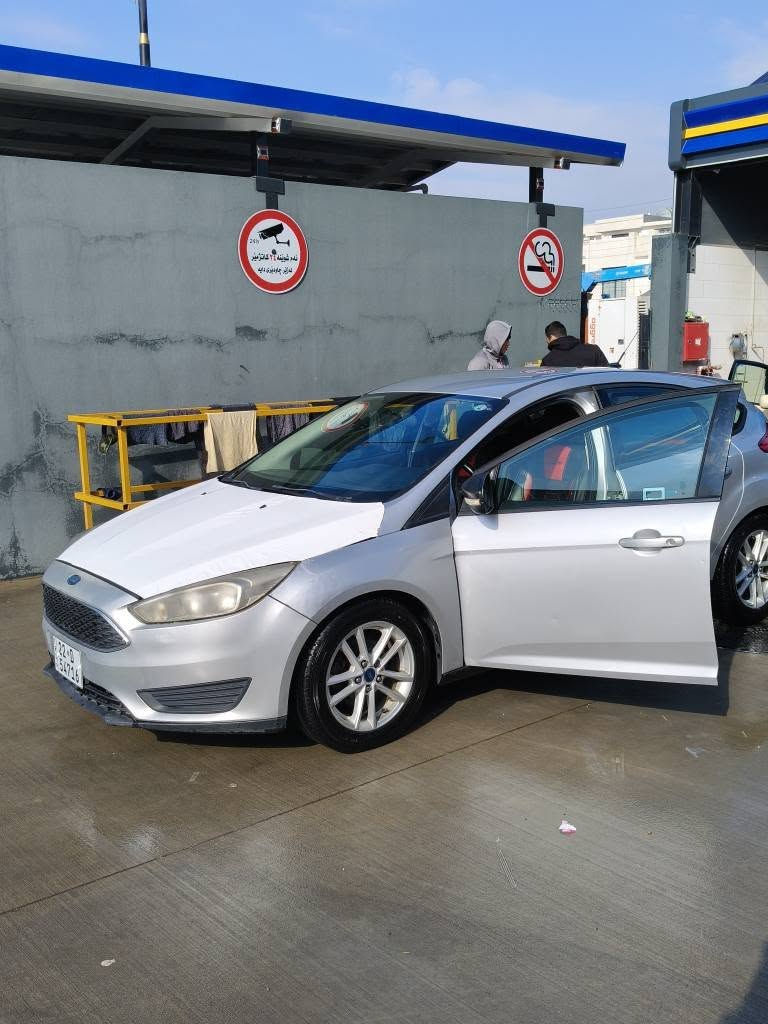 فۆرد فۆکس مۆدیل 2017
4پارچەی بۆیاغە  بێ ئێرباگ ئێرباگی سەلامەتە
یەک جەمپی خەفیفی هەیە لە پشتەوە 
*********** أربيل, العراق
