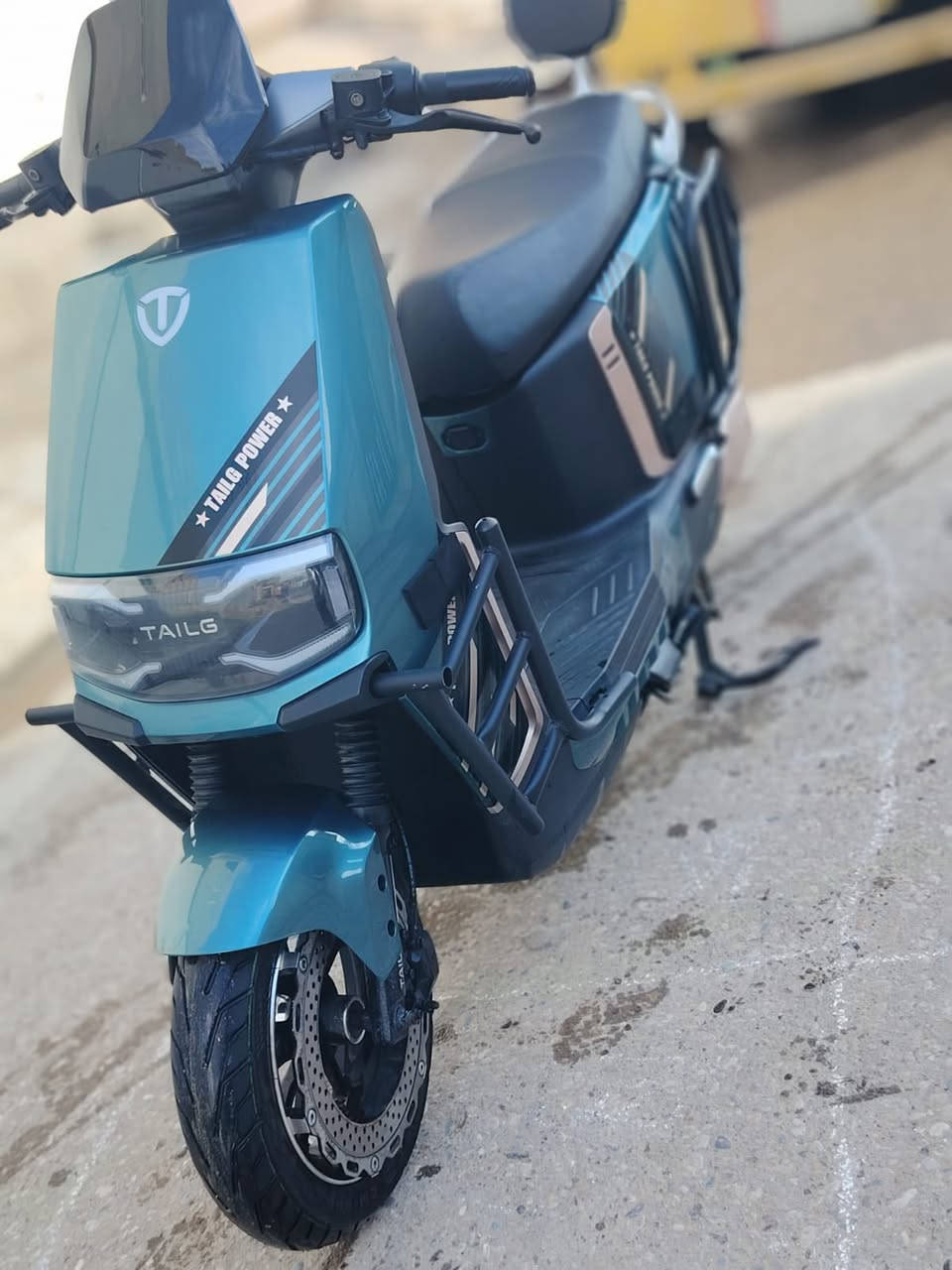 السلام عليكن شباب عندي هاذ الماطور للبيع 1و300بي مجال تواصل عل رقم واتساب***********
