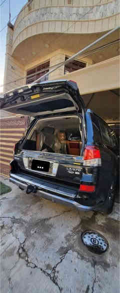 السلام عليكم
لكزز٢٠١٢لون اسود 

سياره نضيفه جداً ومعتنين بيها 

محرك كير كفاله وكلشي شغال بسياره

ومعروفه مواصفات الكزز 

مثل ما موضح بل صور وسونار السياره هم وي الصور 

ماشيه ٢٢٠ألف أصلي سعر375وبيها مجال بسيط ***********

مكان السياره بغداد حي اور
