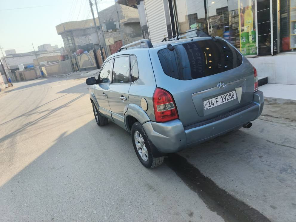 توسان خليجي موديل2009(السعر83)
(‏‪***********‬‏)
كفاله مكينه وكير بيها ضربه بل جاملغ خلفي ومصلح بارد
حداديه جديده تخم تاير جدد
تبريد شغال كهربايات كلها شغاله رقم بصره نكليزي السنويه لغاية 28عنوان السياره البصره‏‬‏*********** البصرة, العراق
