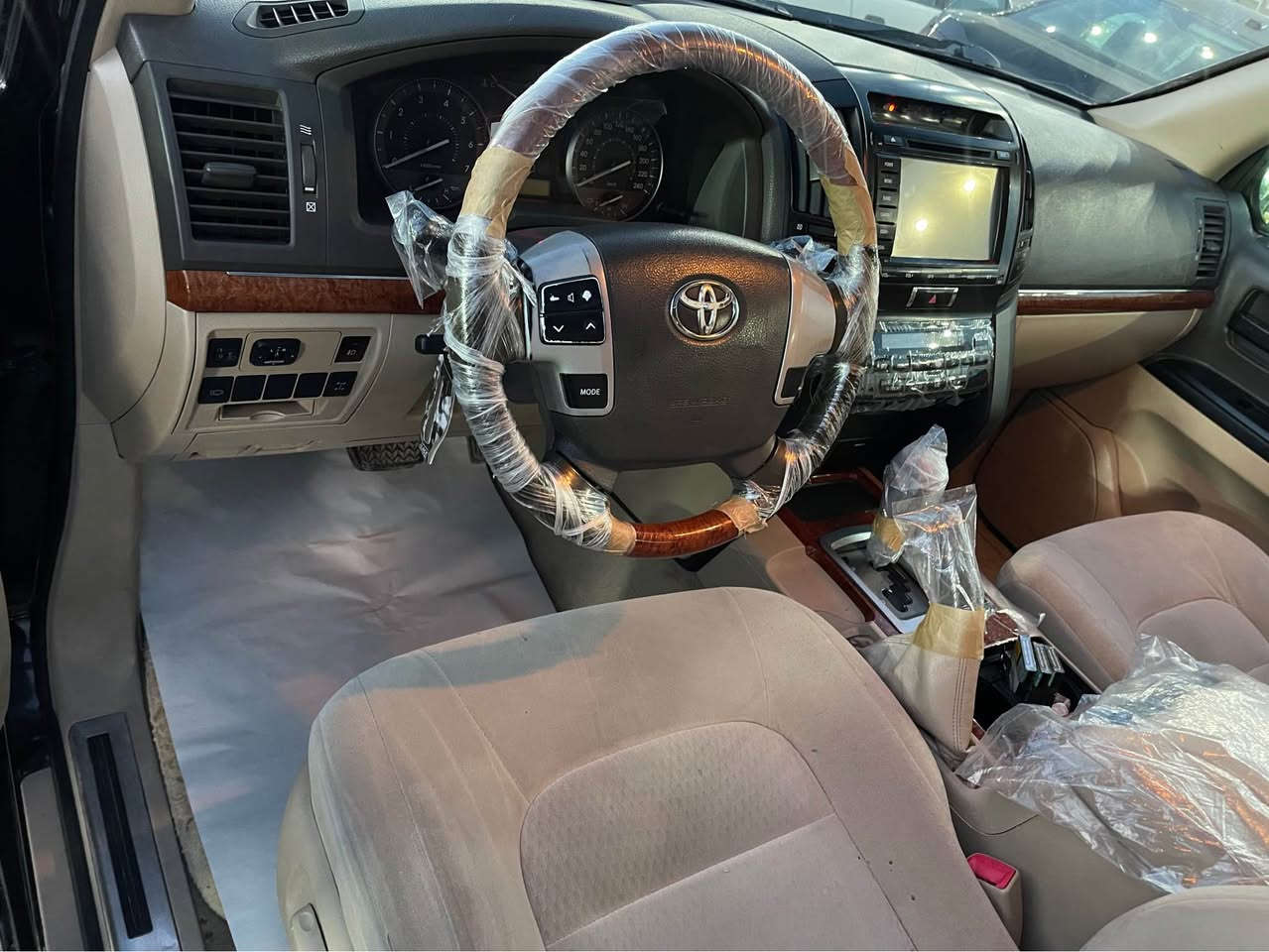 وەنەوشە مۆدیل ٢٠١٢ 
٦ پستن gxr ماشاللەی دەویت 
بێ بۆیاغە ٢ جی بچوکمان تەعدیلە 
گیرو مەکینە بەشەرت نەکرایتەوە سەیارەکە حەقی خۆی رۆیشتوە 340هەزار 
رەقەمو ژینگەی نویە بەناوی خۆمە 
لە هەولێرم 
٣٣٥ وەرەقەو مەجال
*********** أربيل, العراق
