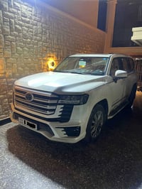 للبيع سياره النوع : لاند كروز  الموديل :2025  المواصفات :  (GXR  LIMIT...