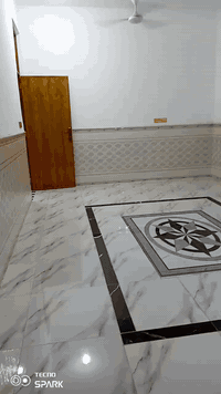 سلام عليكم بيت البيع بحي الغدير الثانيه قرب نقطه داله ربع سيدات مال العبجيه والعرضات بيت مساحه 200 بيت متكون من غرفتين وصاله ومطبخ وحمام منورين بيت بي معمله بيها قرار 20 ([((***********)))
