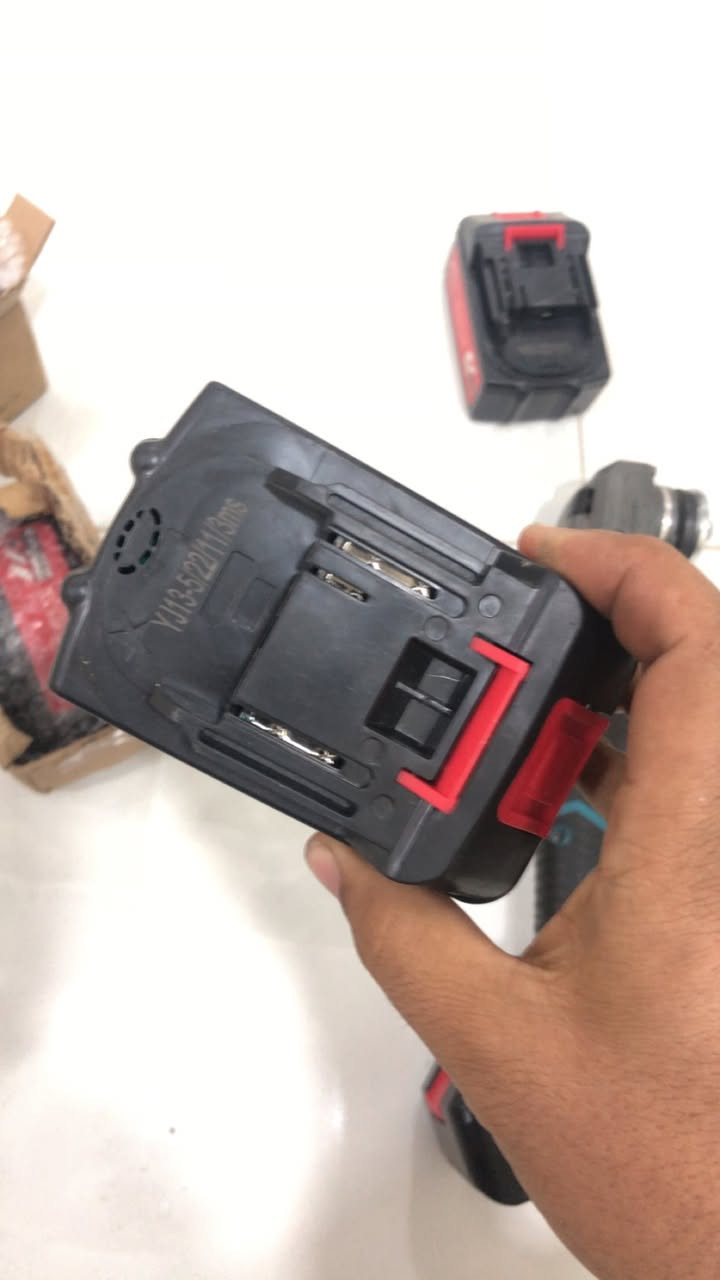 السلام عليكم 
بطاريات مال امزون عشره خليه ما مستخدمات كلهن مفحوصات وجدد علشغل ٢٥بطاريه للبيع اذا شلعه ابيع ب ٢٠٠ وبيهن مجال واذا مفرد الوحده ب ١٠ جديد غير مستخدم رقمي *********** واتساب
