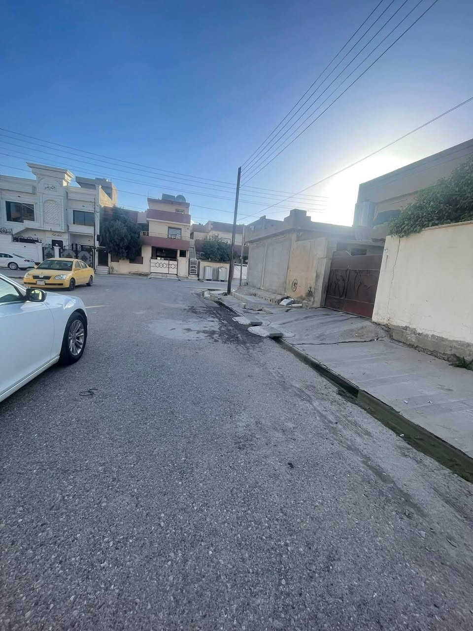 دار للبيع طابو ملك صرف بأسم شخص واحد
♦️الموقع كركوك حي الواسطي قرب دكتورة سلوى البياتيي بين السايدين الجديدوالقديم 
منطقة راقية وهادئة

♦️المساحة 300 واجه 12 شارع 15 متر

طابقين 5 غرف نوم واستقبال ومطبخ وصيحات ارضي وثاني 

💵السعر ع الأتصال 💵

 1- التعامل يكون مع صاحب العقار الشرعي
2- المكتب  وسيط بين الطرفين ولحفظ الأجراءات  القانونية والتأكد من صحة العقار قبل تسليم اي مبلغ بأشراف قانوني 
—————— للاستفسار الاتصال بمكتب زهرة الخليج 
*********** أبو محمد 
***********ابوعلي 
—————
موقع   المكتب كركوك حي الواسطي 
سايدين القديم مقابل صيدلية صوفيا
✅نستقبل جميع عروضاتكم السكنيه والتجاريه في كركوك 💯والترويج لها عبر الصفحه الخاصة بالمكتب
للأستثمار والتطوير العقاري  معنا نحو الأفضل المكتب مجاز من غرفة تجارة ونتعامل بأشراف قانوني
