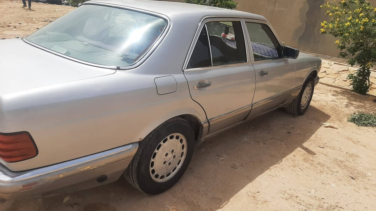 للبيع سياره مارسدس جامبو رئاسي موديل 1987 بغداد  كير و مكينة اثنين ونص بطه مكينه استوني شاده مال حاويه تخم تاير جديد السياره جاهزه ومنظومه مال غاز بيه شغاله 100/100 رقم موبايل *********** العنوان النجف الاشرف الكوفة حي ١٧ تموز السعر 46 ورقه وبيها مجال
