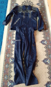 بدلات عمل للبيع قياس XL الاتصال:‏‪07821631671‬‏