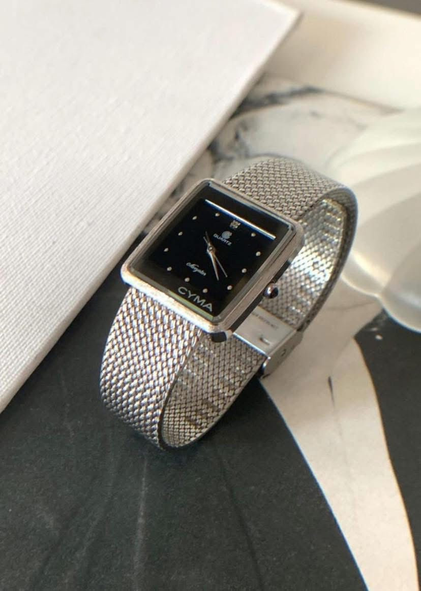 ساعه سيما نافي ستار ( فنتج ثمانينات )
الكوك / التاج حجر 
المحرك كوارتز 
مقاس 25.5×28
الطول السير كامل ( حصيره )
مستخدم بحاله ممتازه
بدون مرفقات
ساعه رجالي نسائي
السعر 165 الف


**إذا كنت صاحب هذا الإعلان وتريد حذفه لأي سبب، رجاءا أرسل رسالة إلى الدعم الفني**