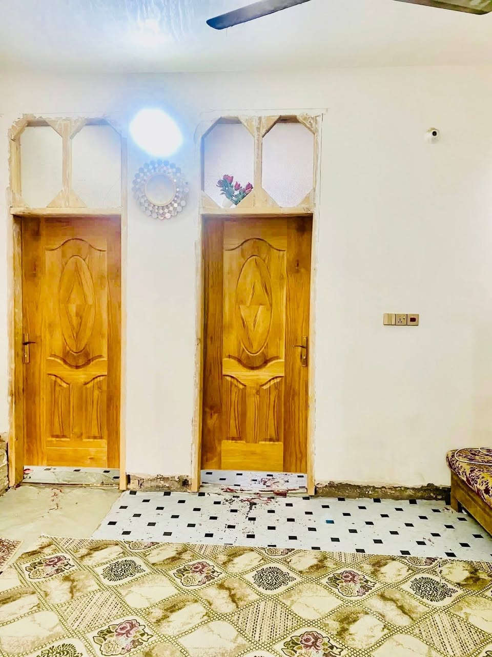 دار للبيع الطهمازية عمود ٩٩
بالفرع المقابل فرن صمون ألف عافية

جنس العقار زراعي سند ٢٥

المساحة ٢٠٠ متر سنة البناء ٢٠٢٣

يحتوي الدار على طارمة كبيرة مرافق صحية خارجية صالة مطبخ هول حمام داخلي غرفتين وترك

وفوك غرفتين وبيتونة كبيرة

النواقص أرضية الطابق الأول صب بالكامل والفوك غرفتين مسقفات وبيهن شبابيك

السطح مزفت

السعر ٨٠

ويرهم مراوس حسب القناعة

للاستفسار واتساب ***********
