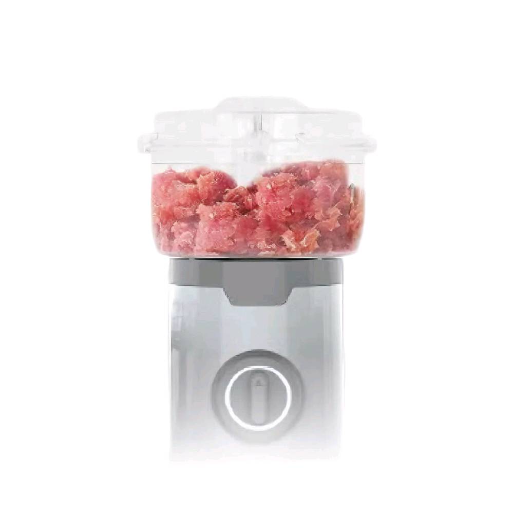 خلاط كهربائي احترافي

مصمم للمهام اليومية في المطبخ

 يتميز بتصميم متين وأداء عالي للتعامل مع مختلف المكونات بسهولة ودقة.

شفرات حادة من الفولاذ المقاوم للصدأ لنتائج فعالة وسريعة

محرك بسرعتين للتعامل مع المكونات القاسية مثل الجزر، المكسرات، القهوة، البصل، واليقطين

غلاف مقاوم للتسرب مع فتحة قياس مخصصة لإضافة المكونات أثناء التشغيل

قاعدة ثابتة مزودة بأقدام مطاطية مانعة للانزلاق

مرفق مطحنة قهوة/توابل لطحن ناعم ودقيق

وصلة معدنية بين المحرك ورأس الدوران لضمان أداء قوي وطول عمر الاستخدام

الاستخدامات: عصائر الفواكه – طحن القهوة – فرم البصل والجزر – تحضير المهروسات – خلط المكسرات والبقوليات

القدرة الكهربائية: 1000 واط
الجهد الكهربائي: 220-240 فولت، 50-60 هرتز