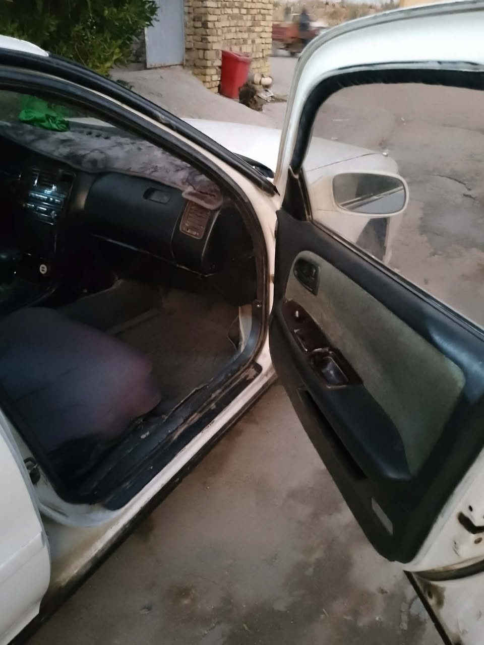 سلام عليكم سياره للبيع كرسته موديل 95 تخم تايرسياره نضيفه كير ومكينه ونجي مكفوله من كصه نقل جثه ولعيب شرعي مصبوغه جماليه غرفته جديده رقم سياره كربلاء  مشروع وطني  مكان العماره المجر الكبير  رقم الهاتف *********** وسعر 60 وبيهامجال
