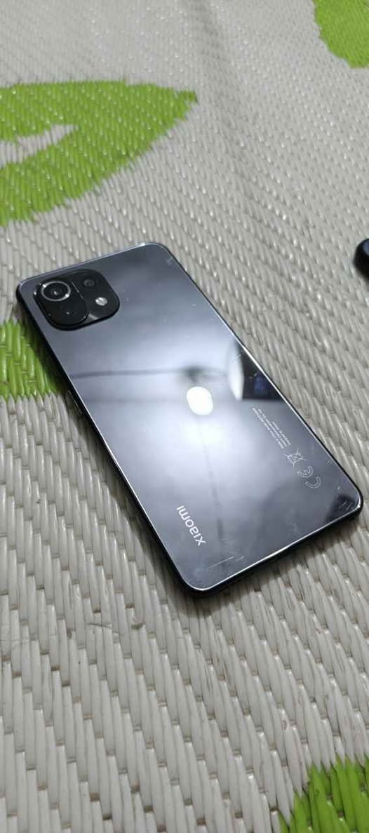 هاتف  Xiaomi Mi 11 Lite. 
المعالج: سناب دراجون 732G.
الشاشة: AMOLED مقاس 6.55 بوصة.
الكاميرا الخلفية: ثلاثية، الرئيسية بدقة 64 ميجابكسل.
البطارية: 5000 مللي أمبير مع شحن سريع 33 واط.

بدون ملحقات فقط كفر السعر 160 
الشراي يتصل عالرقم *********** متوفر واتساب  مكاني نجف حي النصر النجف, العراق
