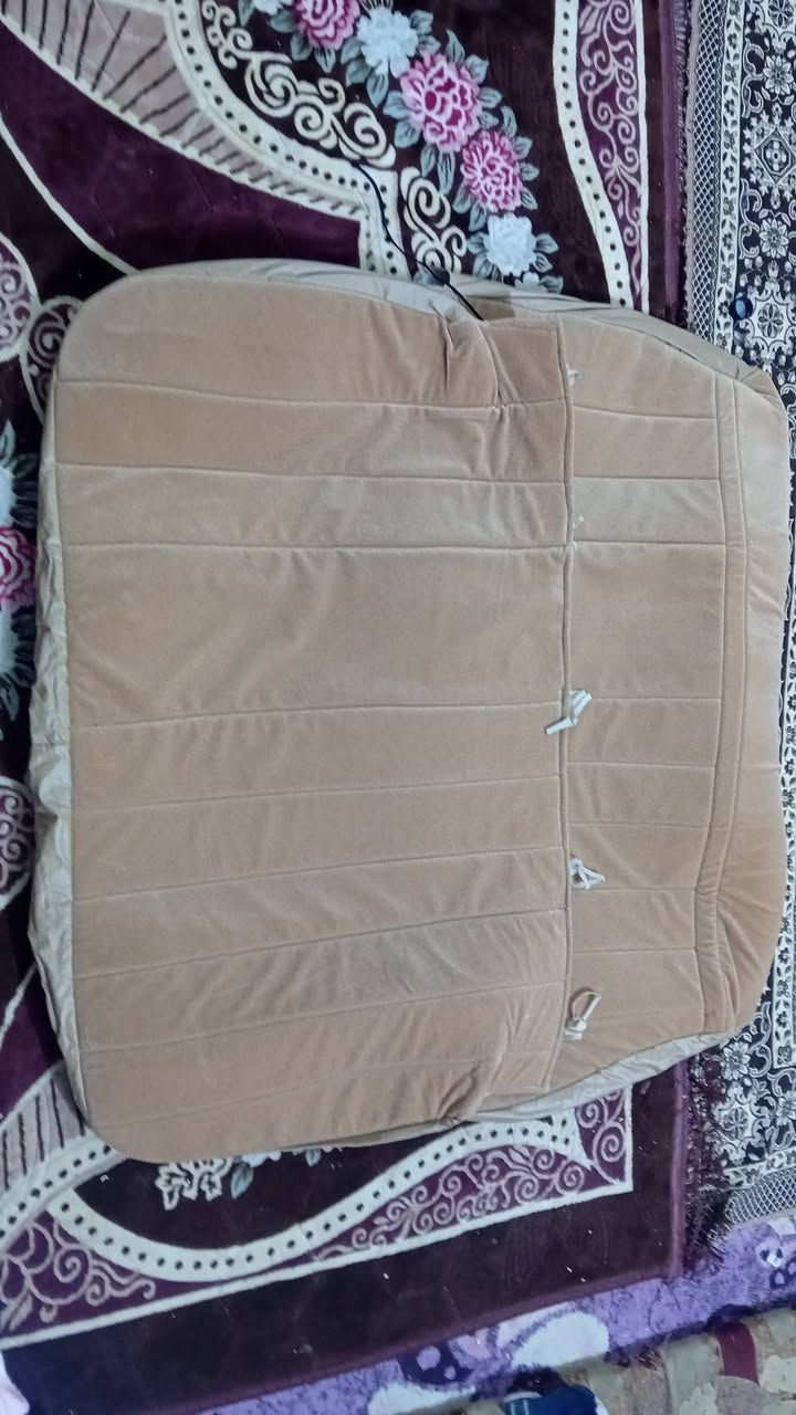 السلام عليكم 
دوشمه سوبرمان جديده اصليه اللون بيجي مخمل والظهر جلد 
التواصل ***********
