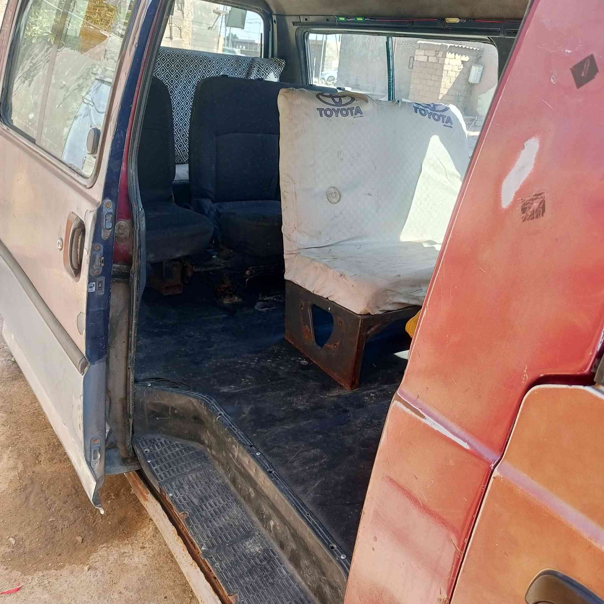 اخوان شراي يخابر لا يعلق والارقام بيهن حتى واتساب كيه هونداي مديل ( ١٩٩٤ ) رقم احمر صدامي رقم بغداد وحتى مكان راعي سياره بلسنويه مكتوب  رقم شاصي موجود وسنويه جبيره اصليه  ماندل راعي اتعهدبلمكاتبه عن سرقه وطلب عشاير مكينه مستوبيشي جديده كير جديد حداده جديده كهربائيات شقاله تخم تاير ٨٠% اكسن جديد شاصي كفاله ويل كب باتري جديد مكان سياره البصره وتجي وتطلع تراي يلا تحط فلوسك ترايك وين مايعجبك سياره كبل للشارع اصله 11 راكب وضايفيله كشن صايره 14 راكب السعر ( ١٥ ) وبيه مجال حك جيه ( *********** ) ( *********** )
