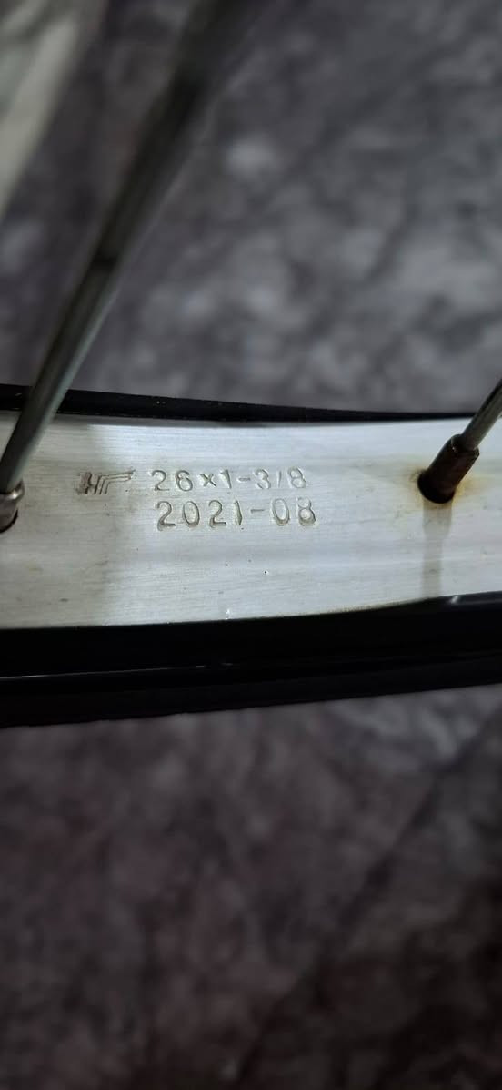 السلام عليكم بايسكل بطه حجم 26 موديل 21 ياباني اصلي حاويه شركة NA2 السعر 115 وبي مجال بغداد المشتل رقم الهاتف ***********
