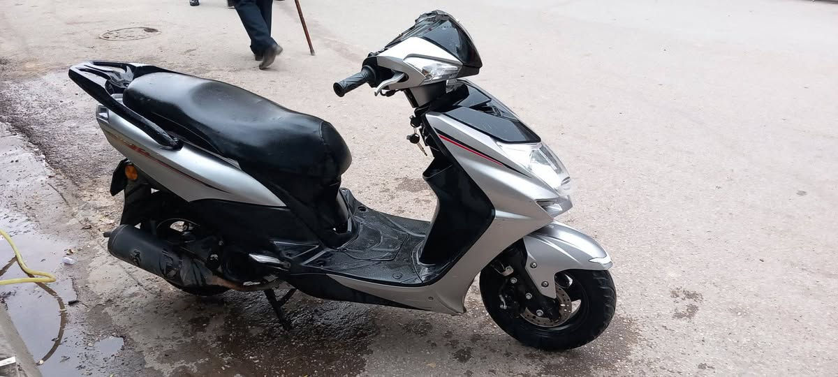 دراجه سكنس نظيفه مكلف بالنشر كلها بلاديه رقم صاحبها هاتف *********** محرك بحاله جيده جدآ والنظافه موضحه
