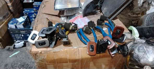 دكمه مفرده حاويه اصلي سعره ١٠ آلاف بغداد مدينة الصدر *********** وتساب موجود ل
