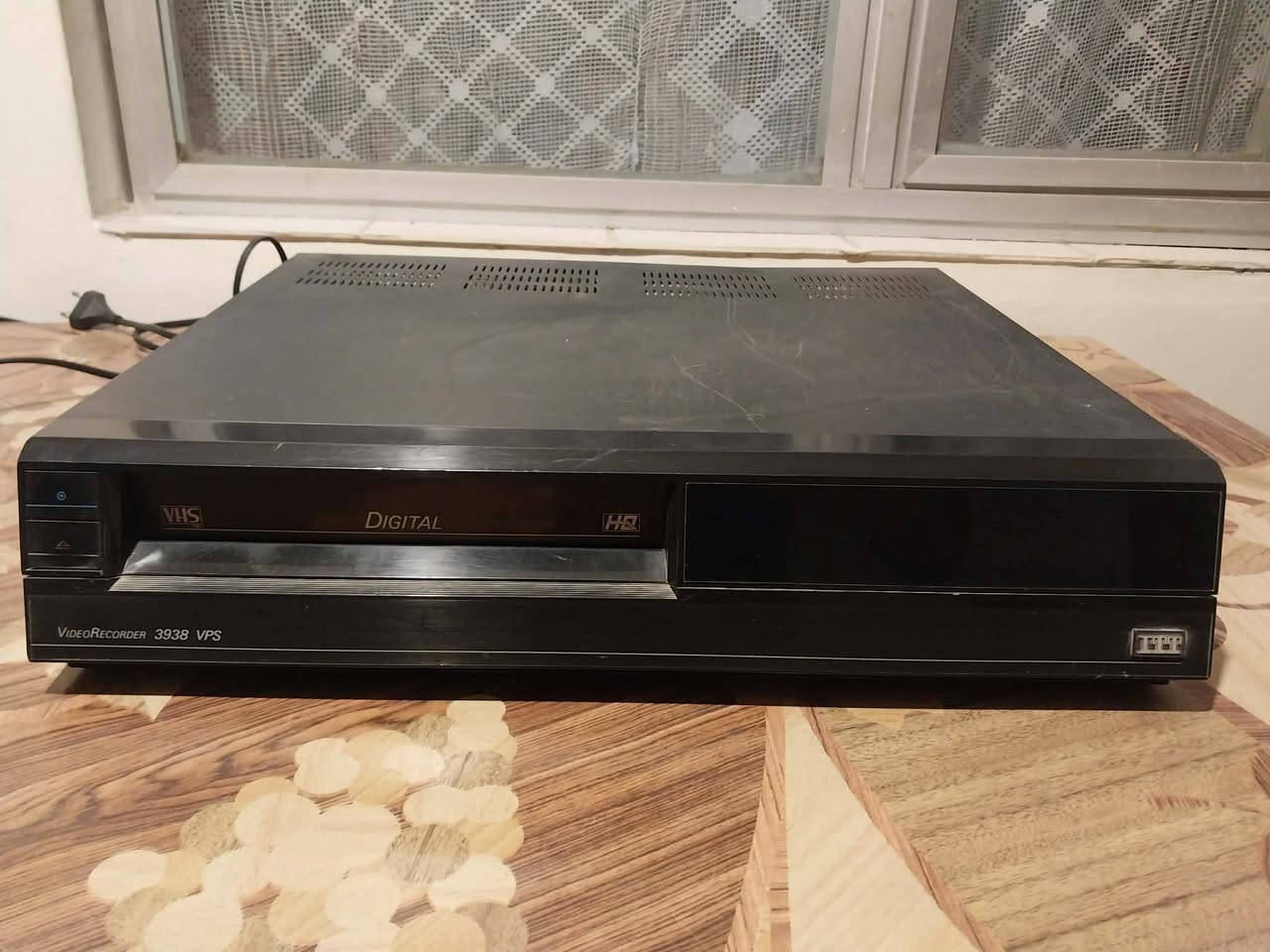 فديو كاسيت للبيع
ملاحظة/ بيه كهرباء تشتغل الساعة يحتاج صيانة


**إذا كنت صاحب هذا الإعلان وتريد حذفه لأي سبب، رجاءا أرسل رسالة إلى الدعم الفني**