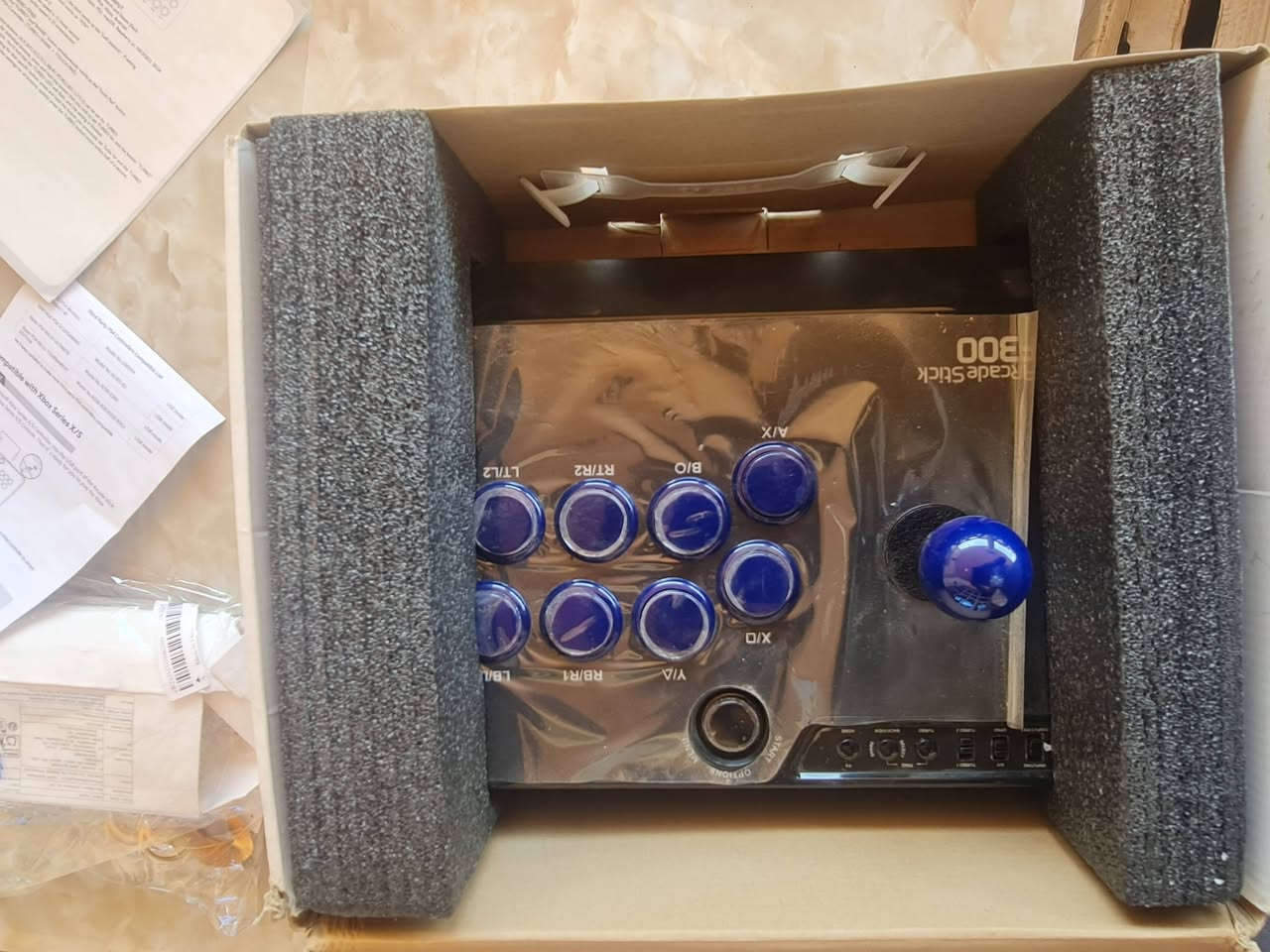 سلام عليكم  stick F 300
جديد سعرة ٢٠ الف مع توصيل 
***********
