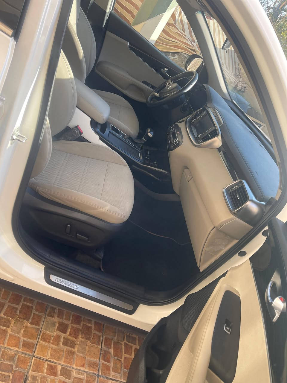 بسم الله الرحمن الرحيم..
‎السلام عليكم...
‎السعر ٢٥٥ ورقة بيها مجال جدا بسيط 
‎١. سورنتو ٢٠٢٠ خليجية وكالة الدولية 
‎٢. محرك ٦ سيلندر تو ويل 
‎٣ . مكفولة كفالة عامة مثل ما واضح بالسونار 
‎٤ . بصمة + بانوراما + ٧ راكب + ٣ قطع تبريد + شاشة + ويل كروم + صندوق شفط كهرباء + لدات + حساس امامي خلفي 
‎٥. ماشية ٧٨ الف كيلو وبأسمنه من الوكالة الى الان صار ٥ سنوات 
‎٦. السيارة كلش جديدة وما بيها اي نقص 
‎مكانها بغداد الكرخ  وللأستفسار اكثر 
‎***********
