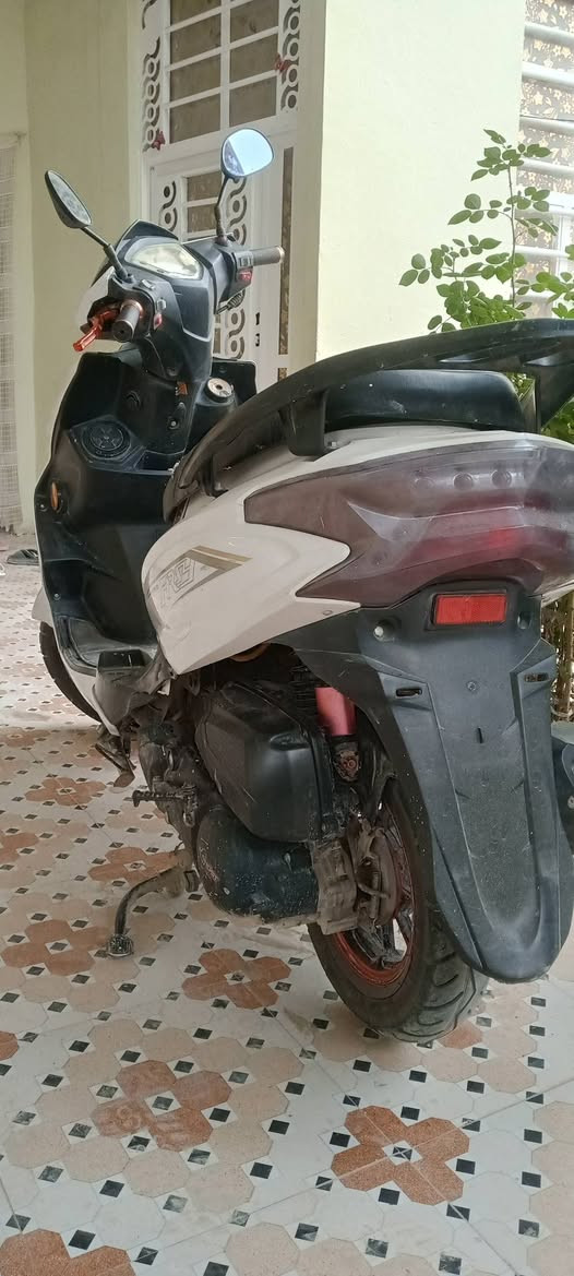 السلام عليكم دراجه للبيع نضيفه وخير من الله سعر 350مكاني حله ***********والشراي يدلل
