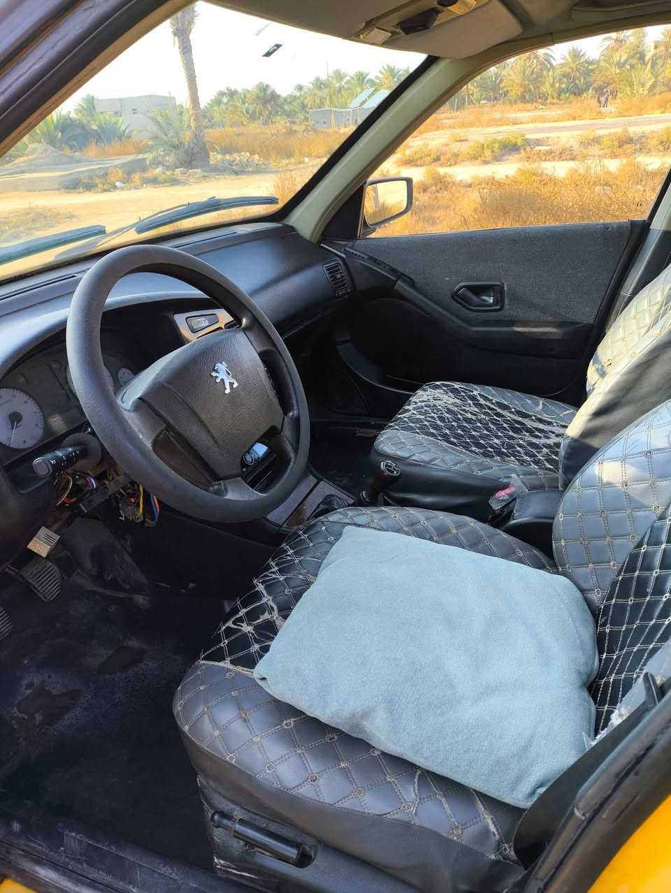 سلام عليكم
بيجوو للبيع موديل 2015 رقم كربلاء مصفره هية غرامات 
مكان كربلاء سعر 38 بيه مجال 
***********
