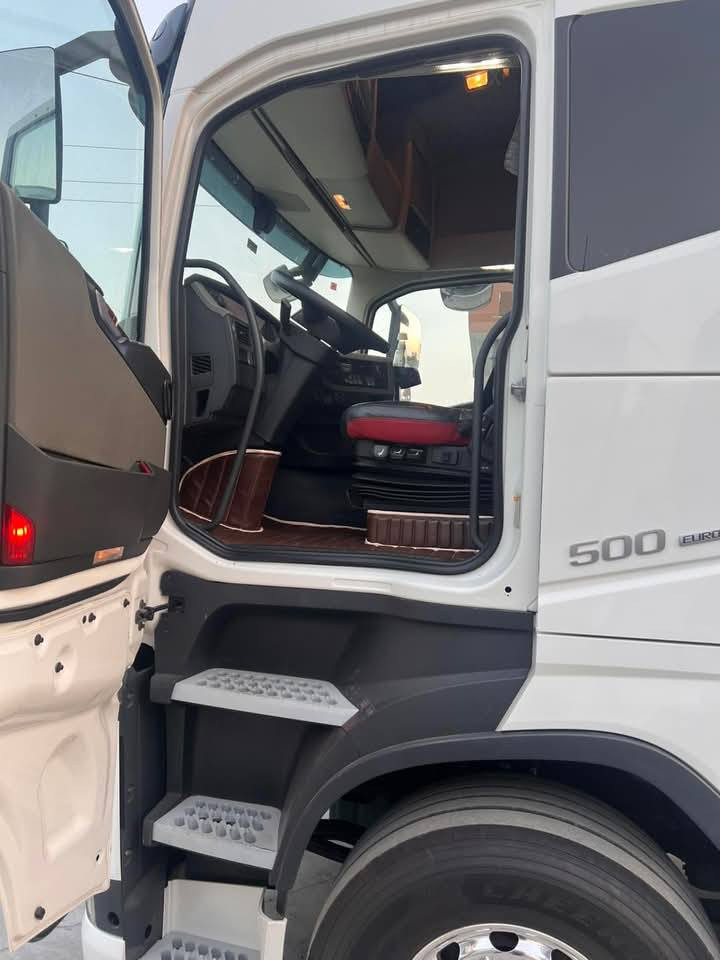 سلام عليكم سياره فالفو ٢٠١٦ حجم محرك خمسميه كامره حساس رادار تكيال سنتين جي بي اس تانكي روعه ٢٥ السياره مشتغله خمس سفرات بس تخم تاير تخم ويل كروم  باسمي تحويل مباشر ***********
